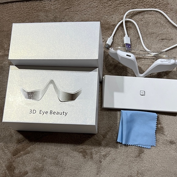 3D Eye Beauty Device with Accessories RETAIL $129